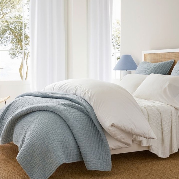 Cozy Pottery Barn King Chambray Coverlet (bonus free 2 x Euro Shams) - Picture 1 of 9
